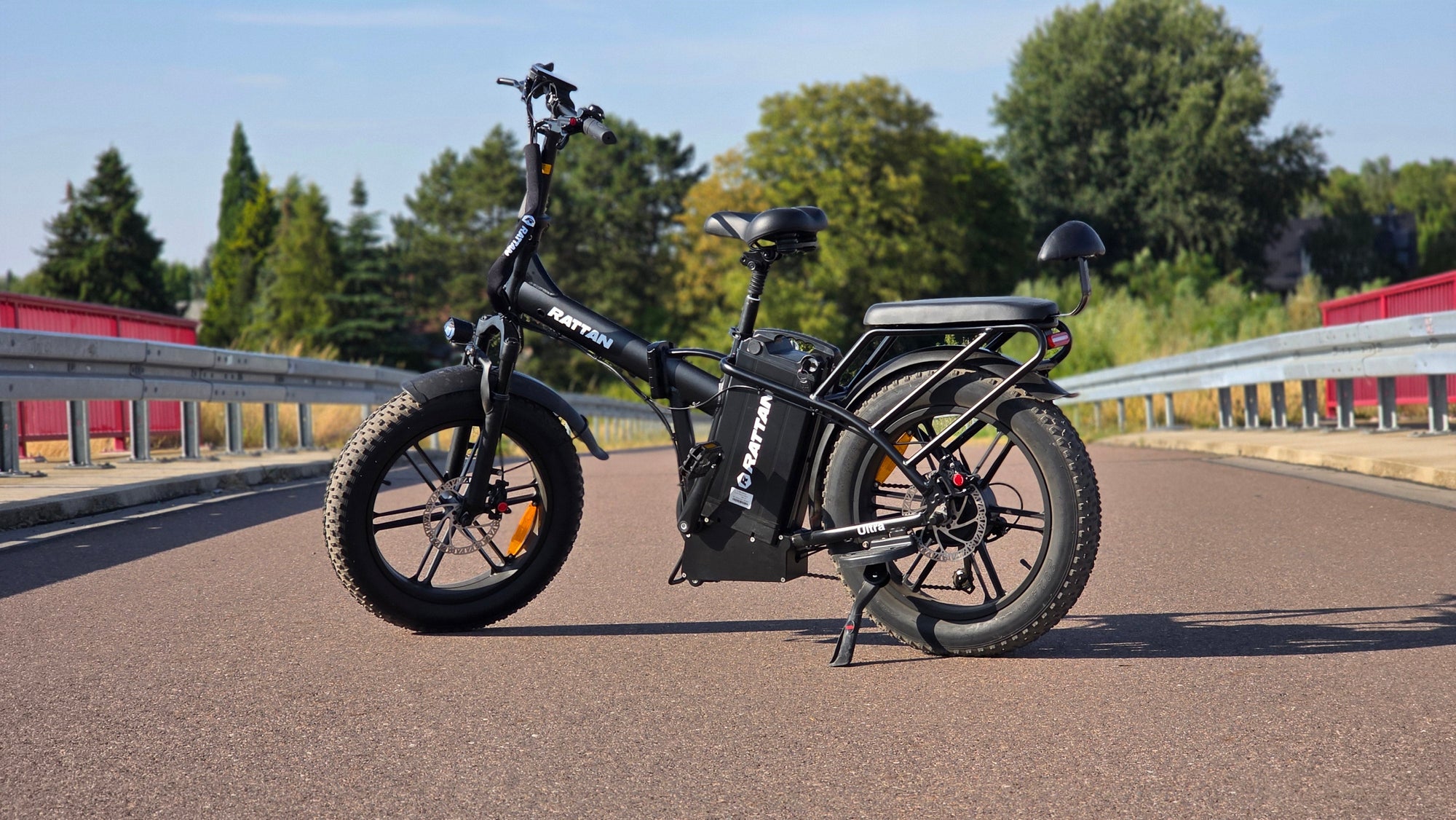 Why Are There So Few Electric Bikes with Large-Capacity Batteries?
